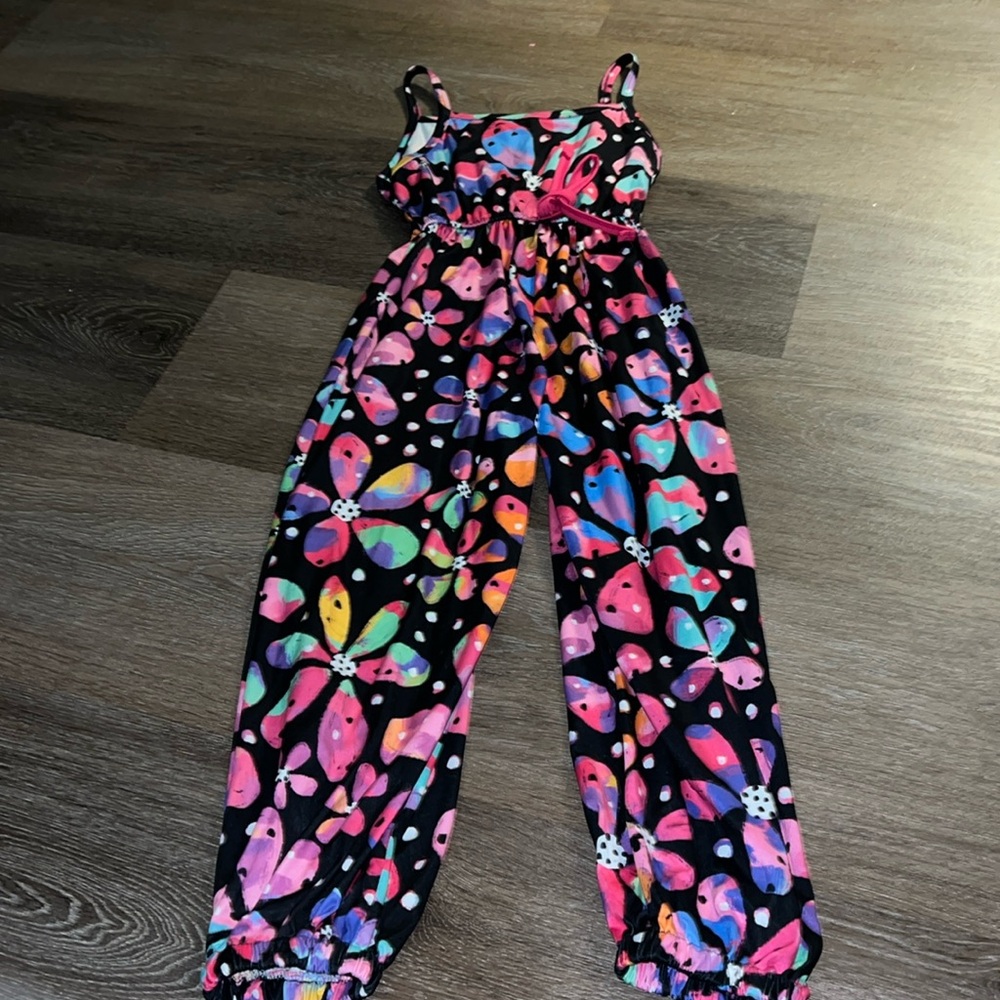 Wellie Kate spaghetti strap top with long pants romper. Bright graphic. 7/8 EUC.